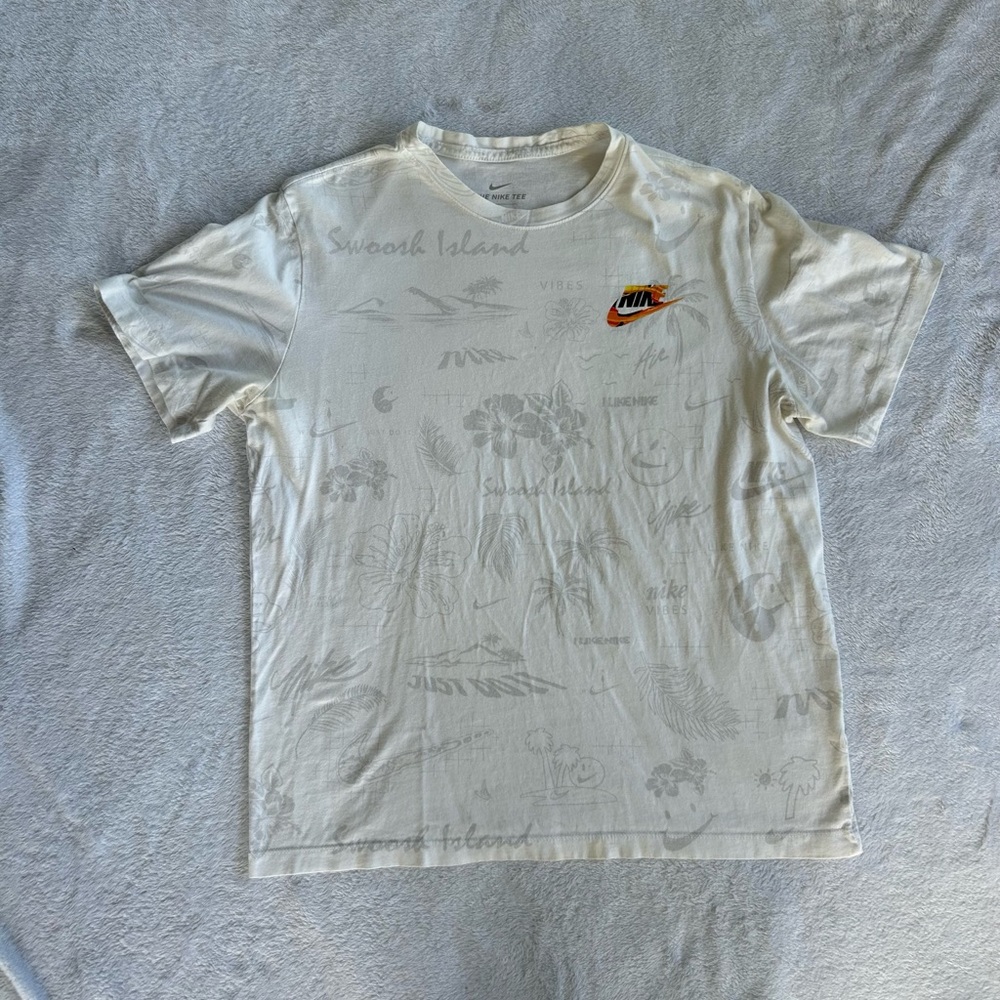 Men’s Nike White Graphic Tee with Subtle Gray Swooshes